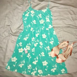 🆕 FRANCESCA’S Floral Dress 👗